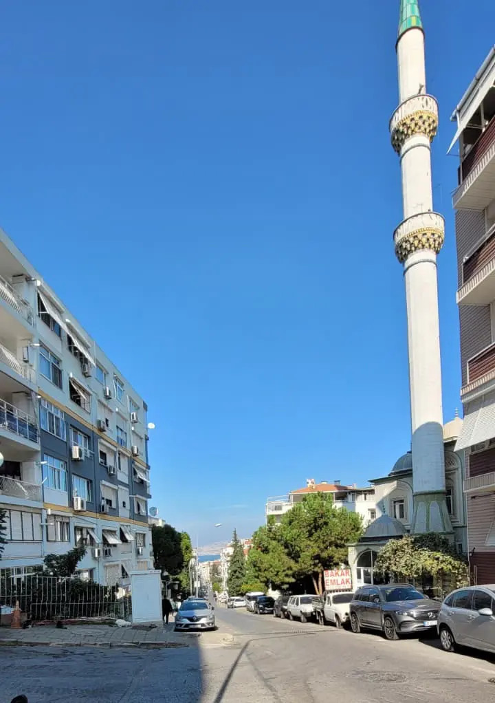 ATATÜRK EĞİTİM VE ARAŞTIRMA HASTANESİNE ÇOK YAKIN MEVKİDE SATILIK ARA KAT 3+1 DAİRE