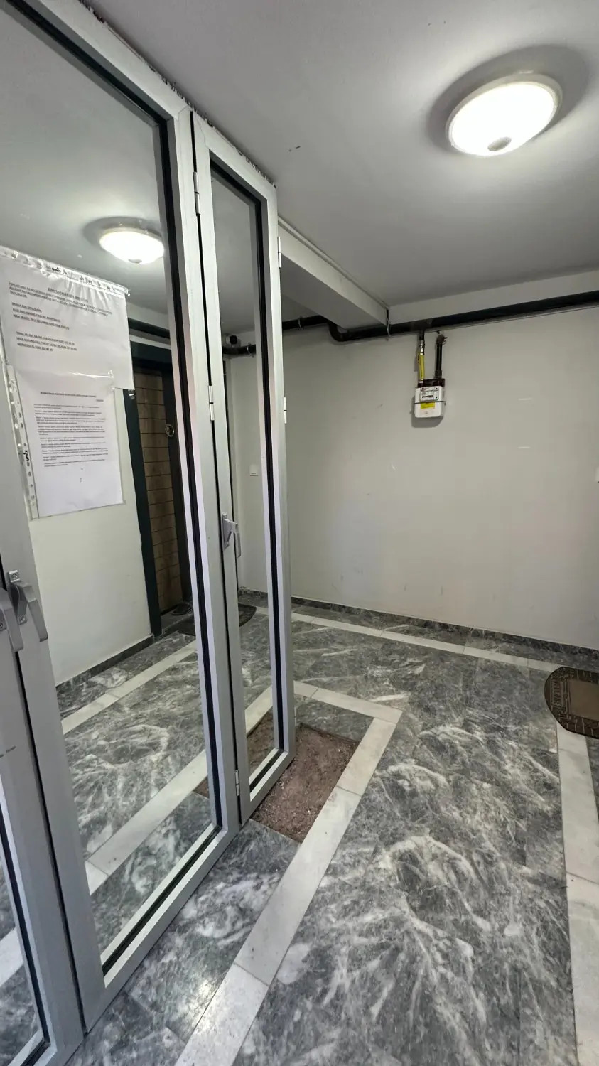 SEYREK – BAKIRÇAY ÜNİVERSİTESİNE YAKIN 1+1 YATIRIMLIK DAİRE