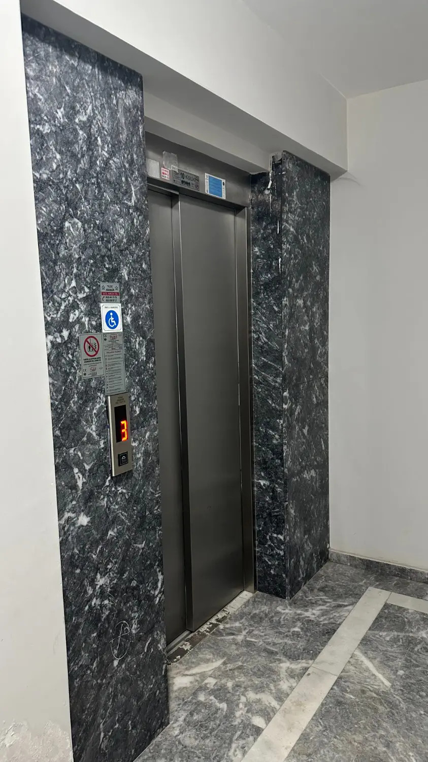 SEYREK – BAKIRÇAY ÜNİVERSİTESİNE YAKIN 1+1 YATIRIMLIK DAİRE