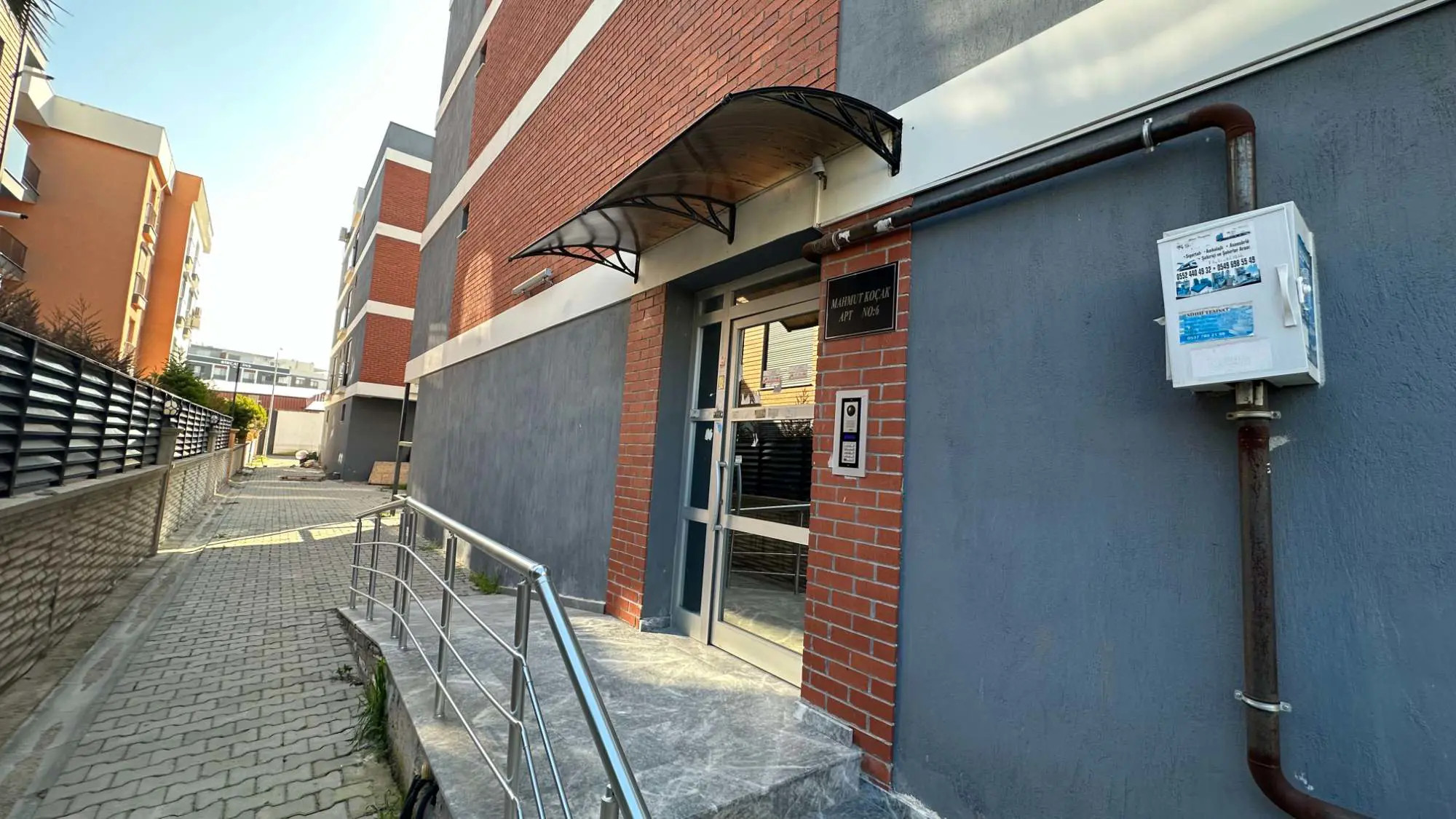 SEYREK – BAKIRÇAY ÜNİVERSİTESİNE YAKIN 1+1 YATIRIMLIK DAİRE