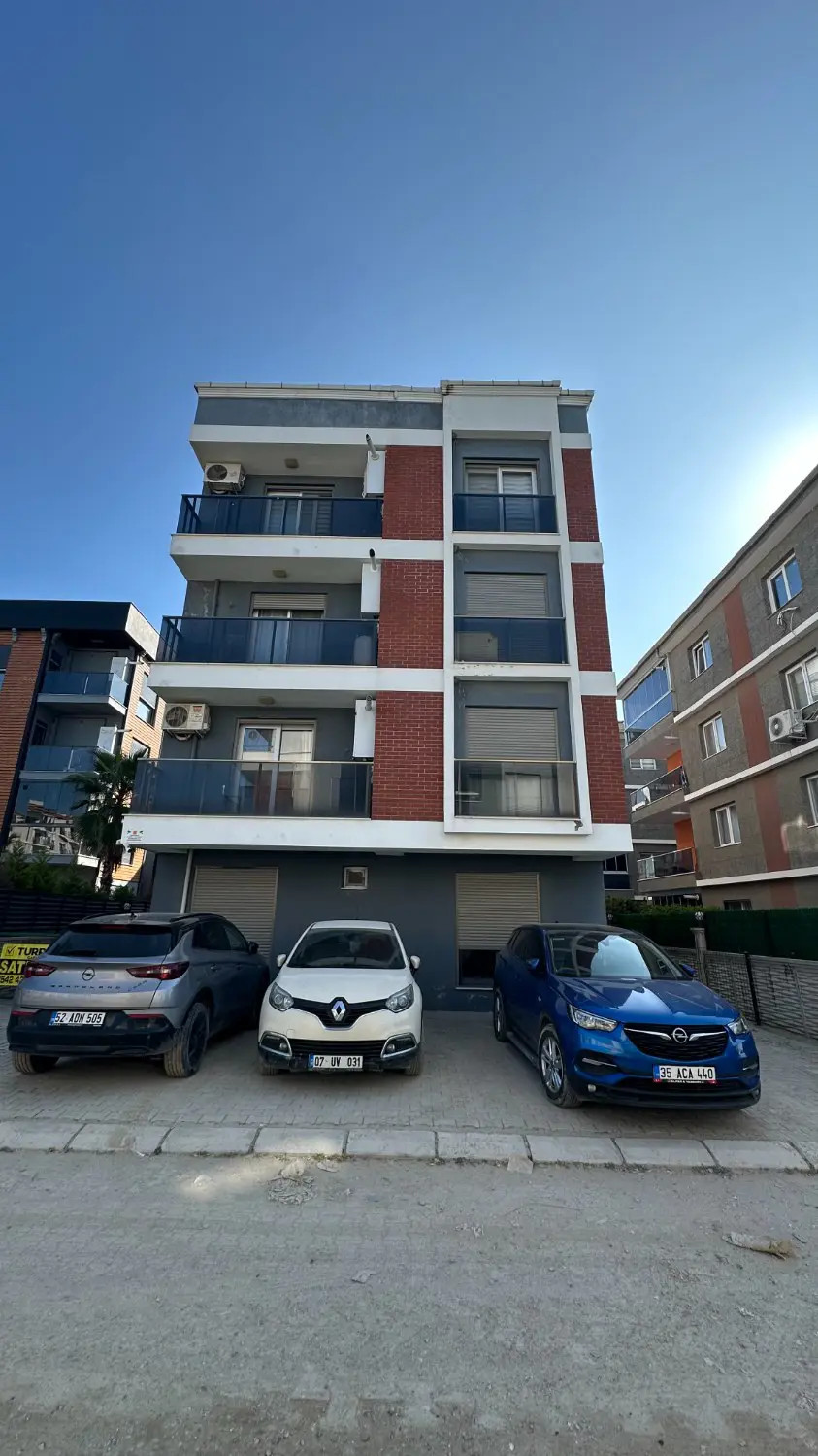 SEYREK – BAKIRÇAY ÜNİVERSİTESİNE YAKIN 1+1 YATIRIMLIK DAİRE