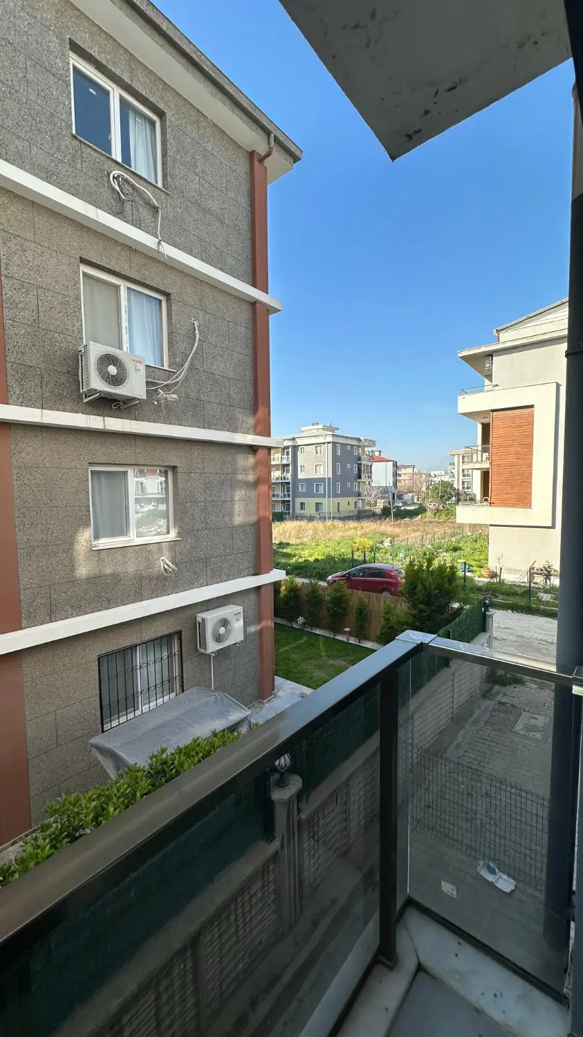 SEYREK – BAKIRÇAY ÜNİVERSİTESİNE YAKIN 1+1 YATIRIMLIK DAİRE