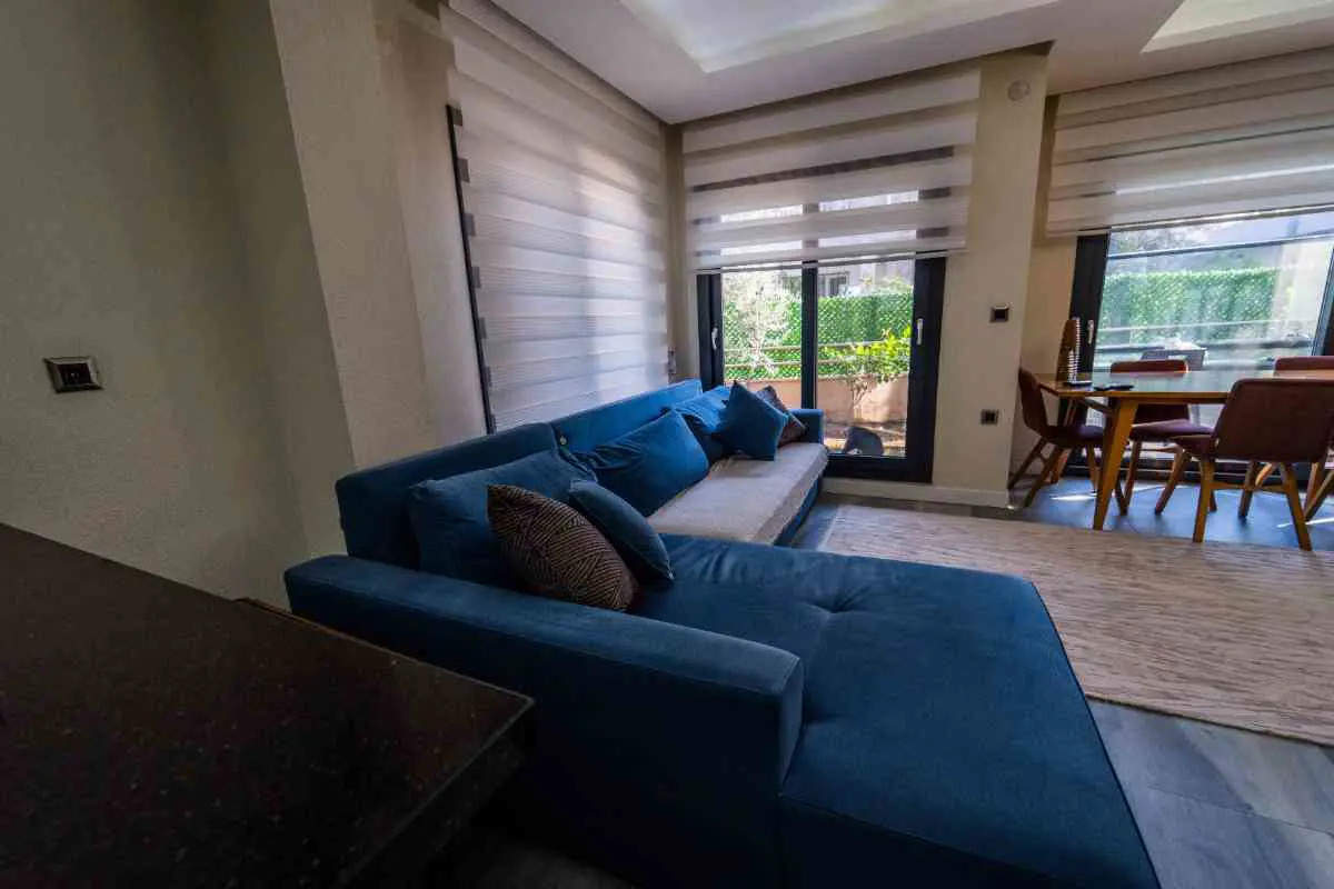 GÜZELBAHÇE YALI'DA 8 YAŞINDA MÜSTAKIL BIR VILLA