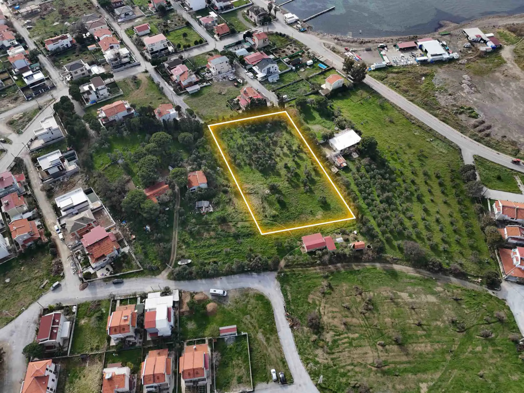 AKARCA BALIKÇI BARINAĞINA ÇOK YAKIN KONUMDA ARSA