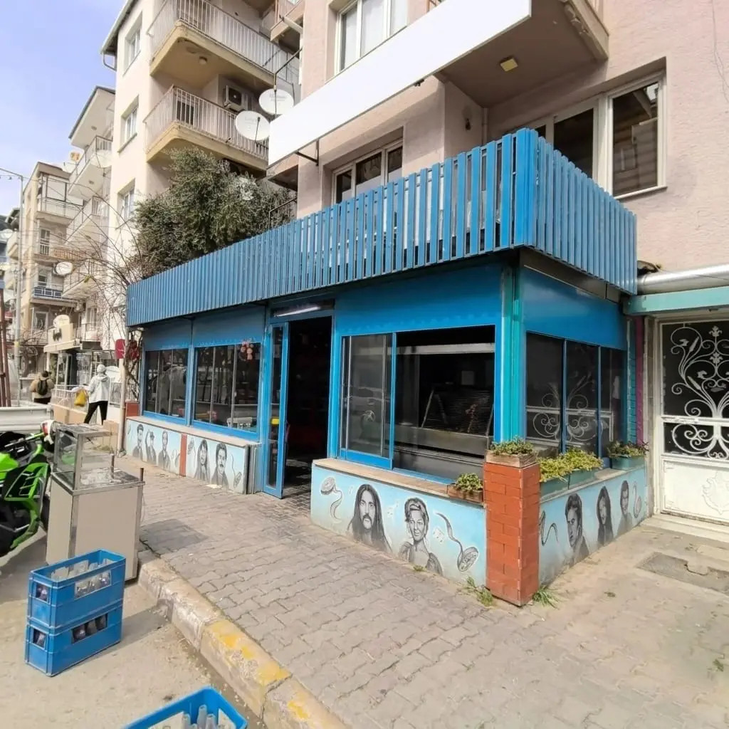 BUCA FORBES SOKAK – BELEDİYE ARKASI KONUMDA SATILIK DÜKKAN