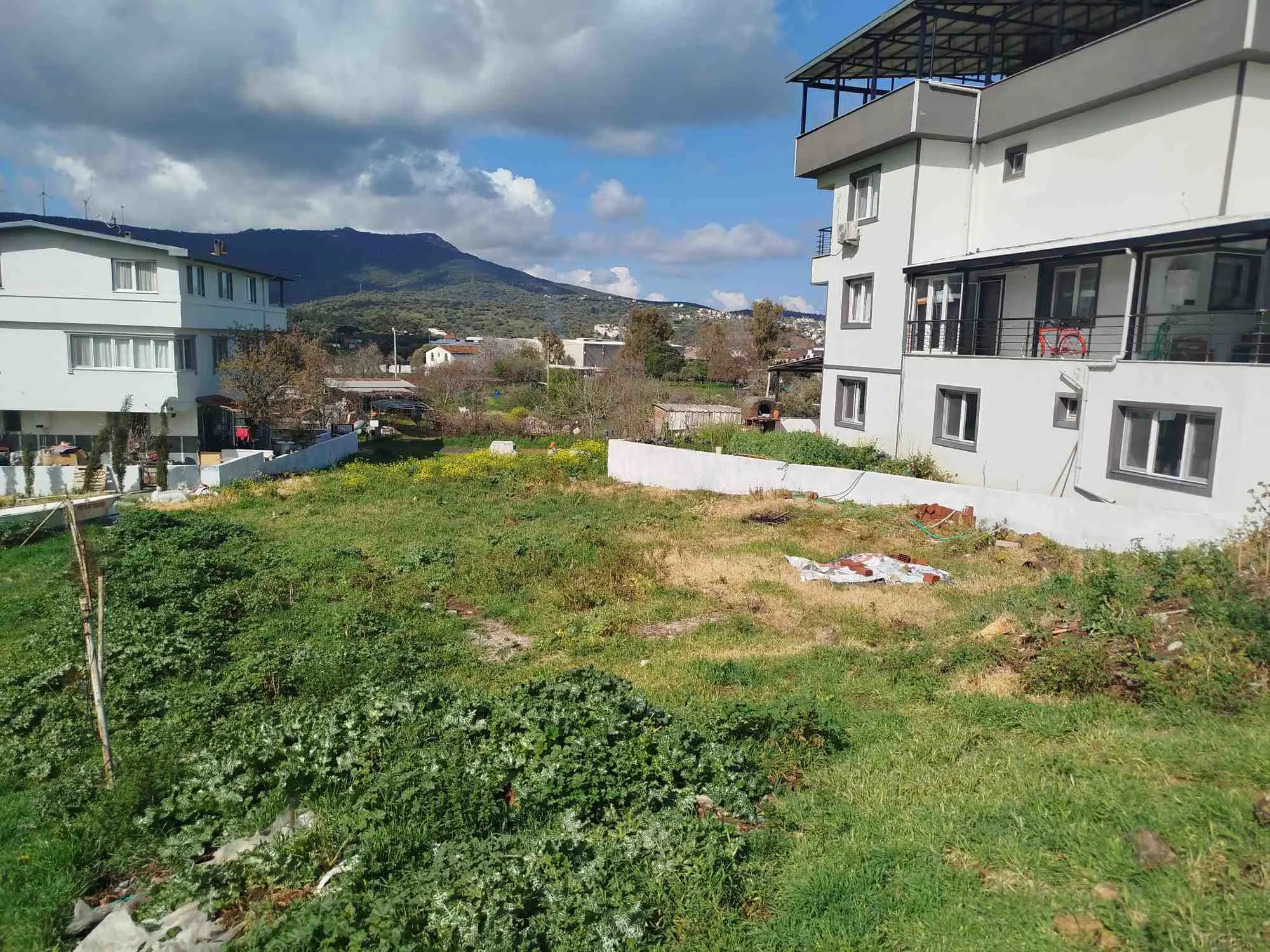 YENİFOÇA GENCERLİ PLAJINA YAKIN İMARLI ARSA