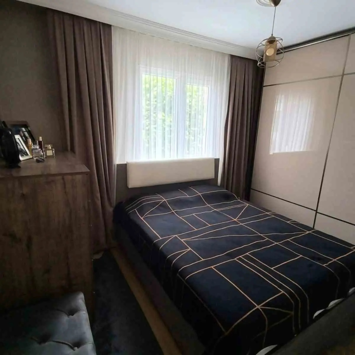 OSMANGAZI MAHALLESINDE SICAK UYGUN FIYATLI BIR YAŞAM ALANI