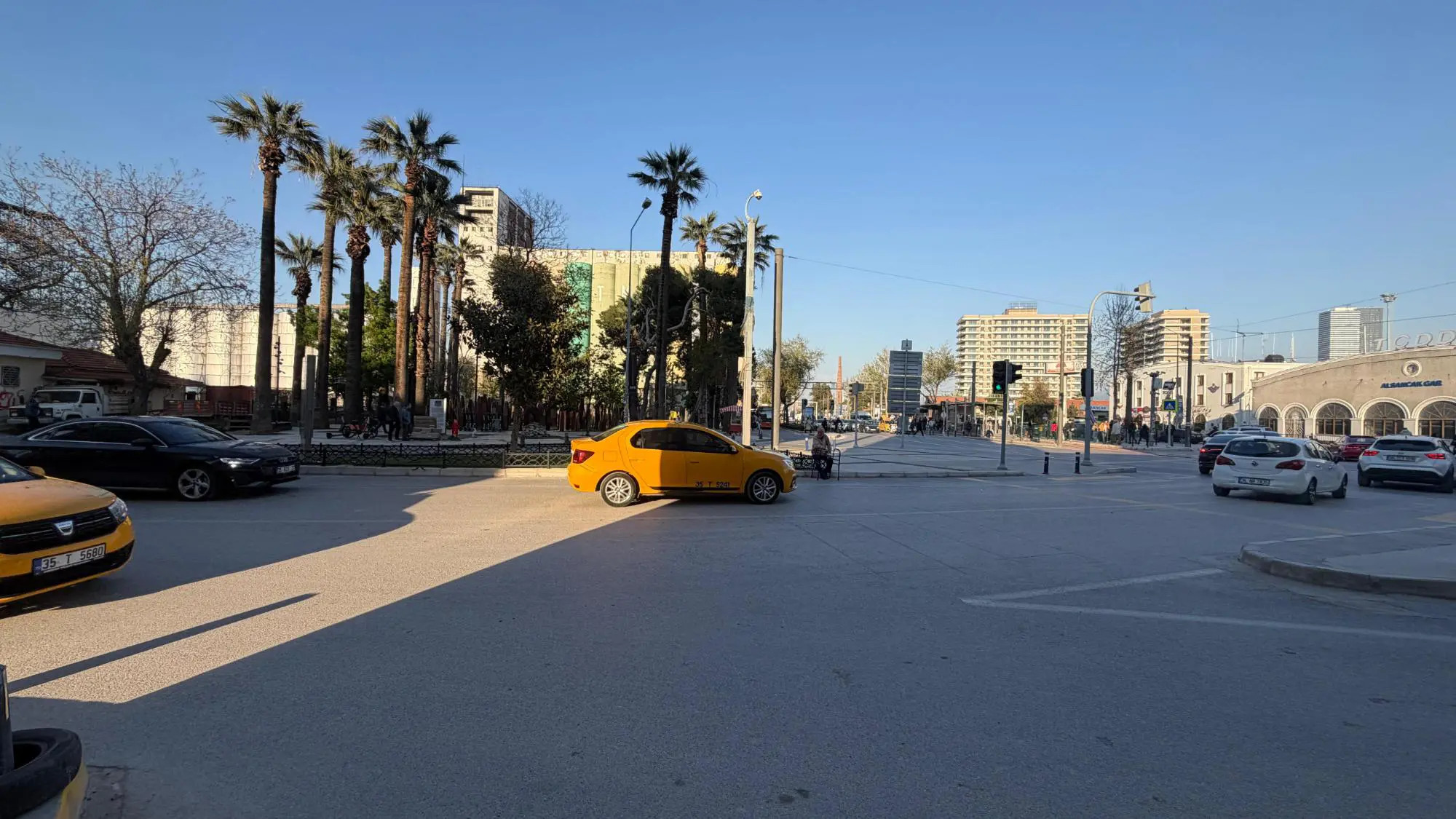 ALSANCAK’TA 68 M² BATARLI DÜKKAN YÜKSEK YAYA TRAFİĞİ TİCARİ POTANSİYEL