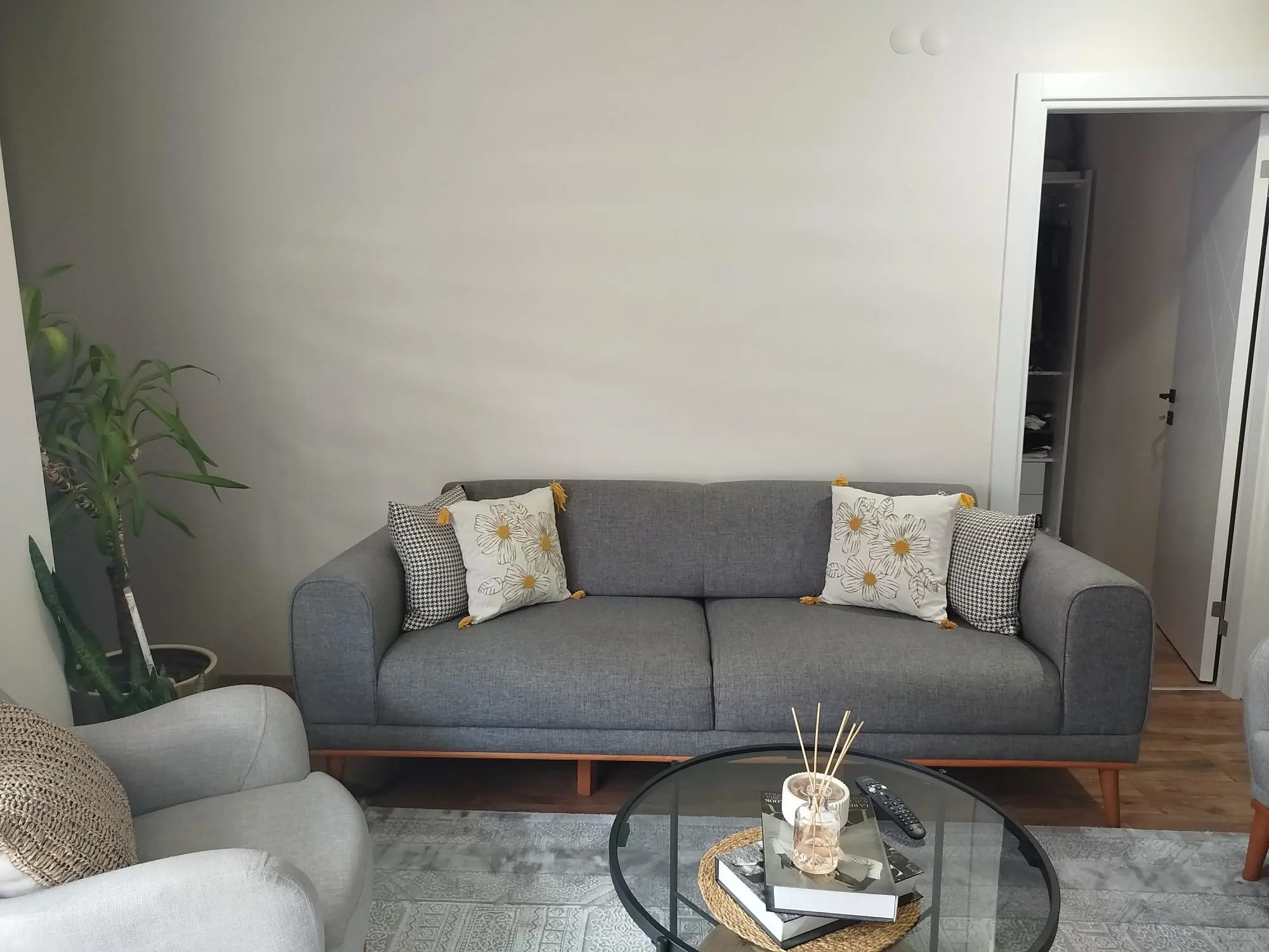 MENEMEN'DE HASTANEYE YAKIN, BAHÇELI 2+1 DAIRE