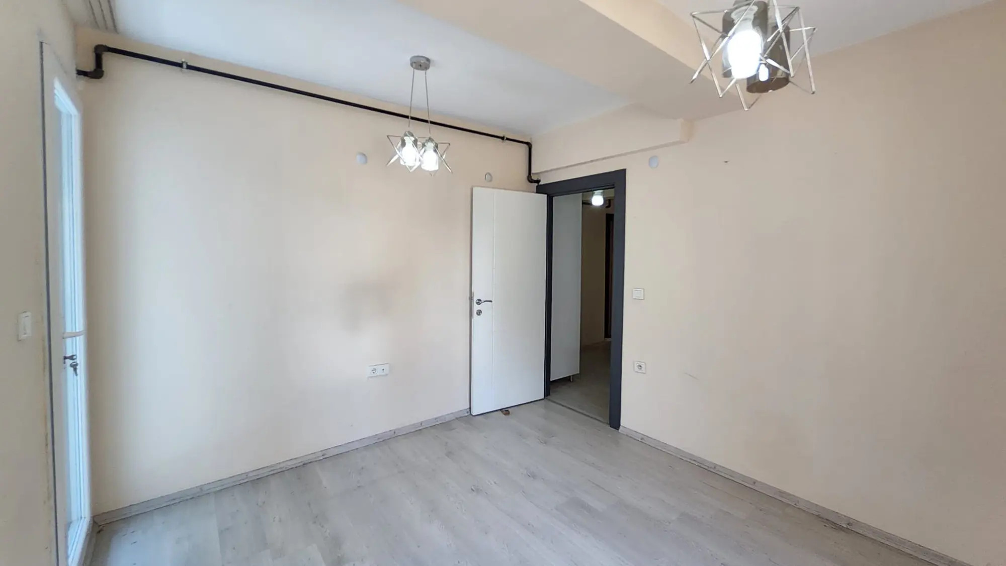 BAYRAKLI'DA GÜNEŞİ VE KONFORU BİR ARADA SUNAN 2+1 SATILIK DAİRE