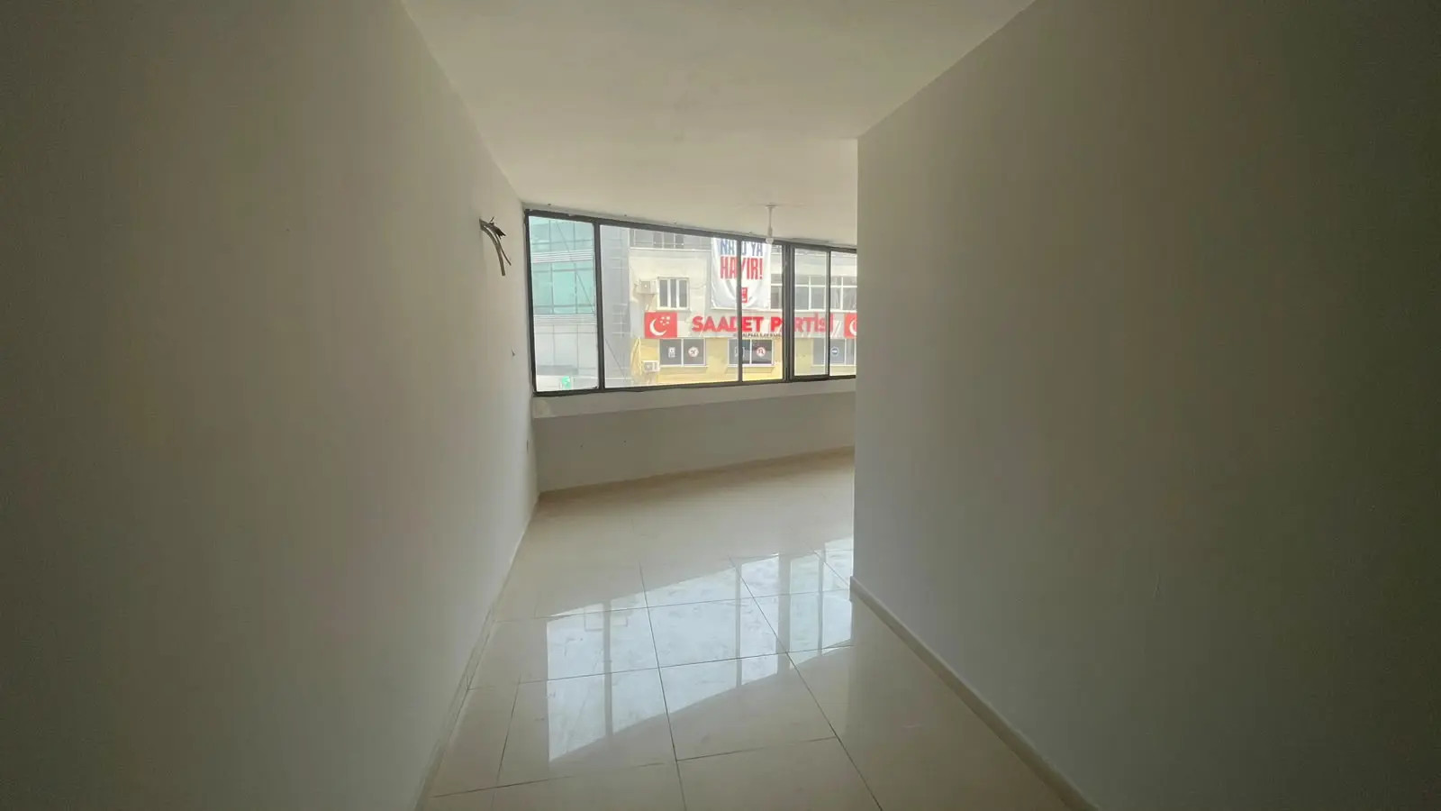 KEMALPAŞA SOĞUKPINAR’DA 40 M² NET, TAPULU, BOŞ OFİS | KREDİYE UYGUN