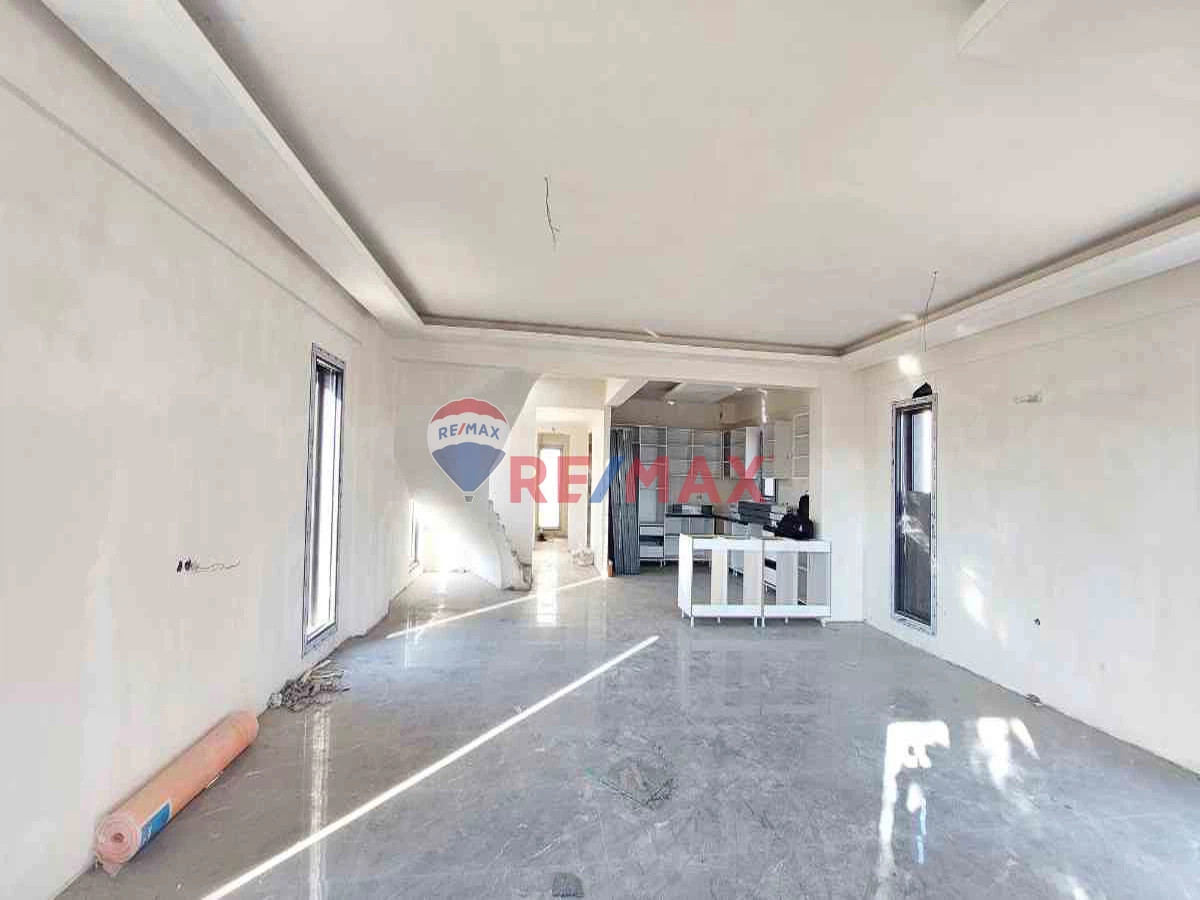 FOÇAKÖY'DE HAVUZLU 4+1 SATILIK VILLA